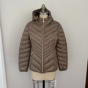 MICHAEL Michael Kors Hooded Packable Chevron Quilted Jacket Taupe Size Small